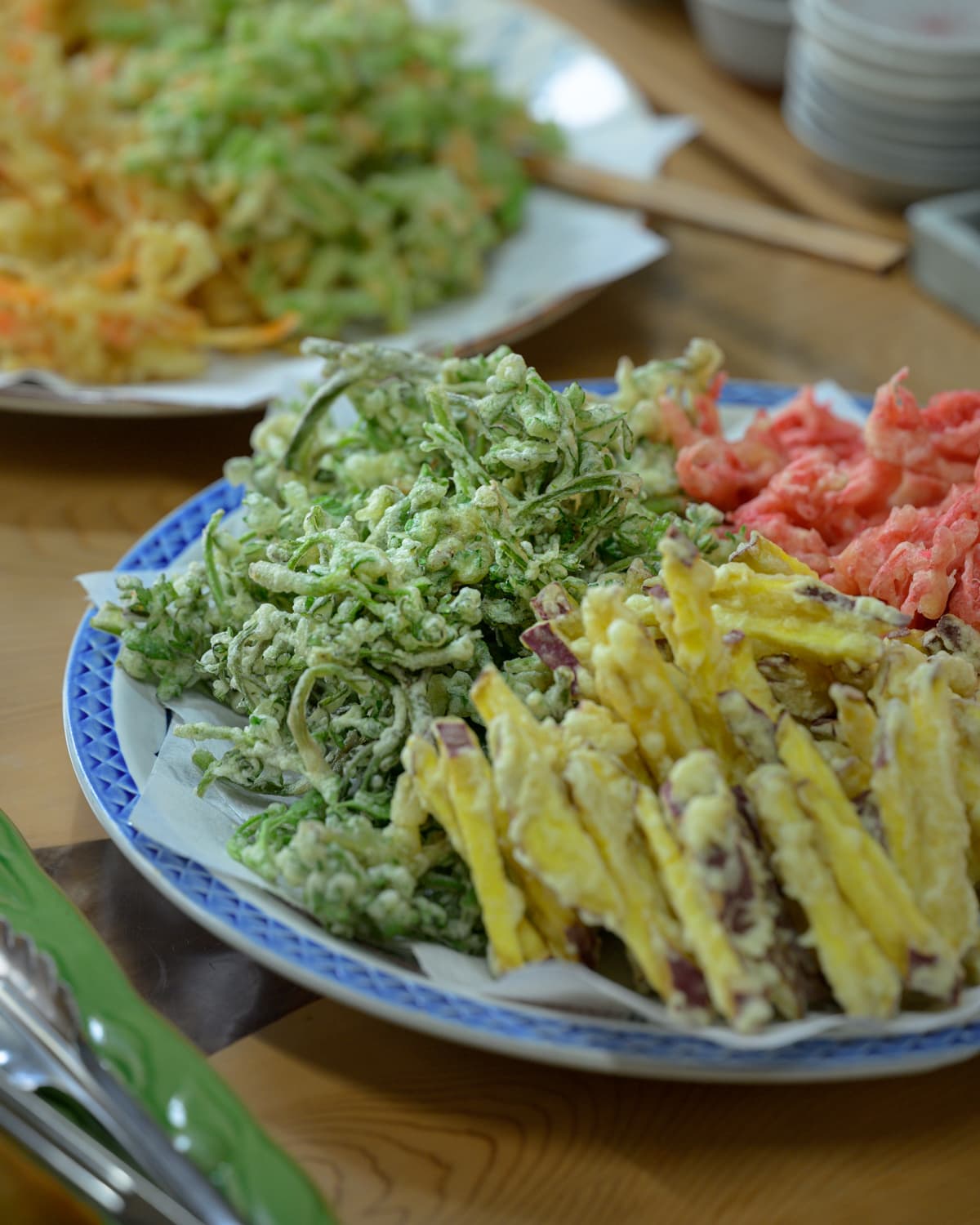 春の天ぷら（セリ・にんじん・さつまいも）